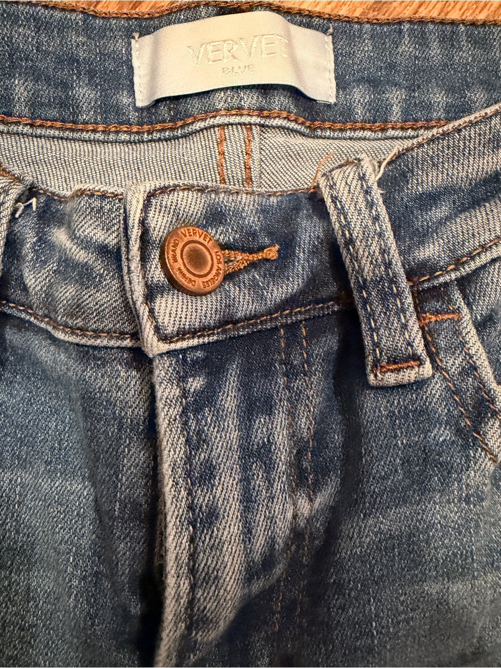 VERVET Relaxed Women’s Jeans in Light Blue Denim